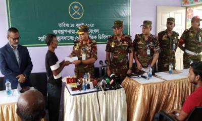 অভয়নগরে ক্ষতিগ্রস্ত ১৪ পরিবারকে সেনাবাহিনীর নতুন ঘর ও নগদ সহায়তা