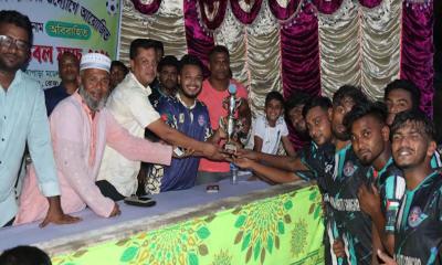 বিবাহিত একাদশকে হারিয়ে অবিবাহিত একাদশের জয়