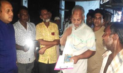 নিষিদ্ধ মাগুর মাছ বিক্রির দায়ে অর্থদণ্ড, জব্দকৃত মাছ এতিম খানায় বিতরণ