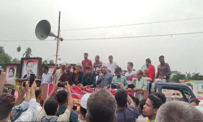 বাগেরহাট-৪ সংসদীয় আসন বিলুপ্তির প্রতিবাদে মানববন্ধন ও সড়ক অবরোধ