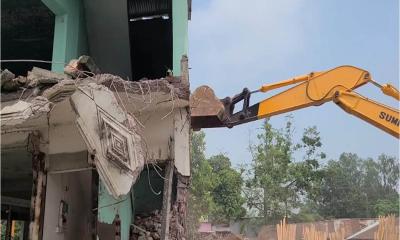বেলকুচিতে সড়কের দুই পাশের অবৈধ স্থাপনা উচ্ছেদ