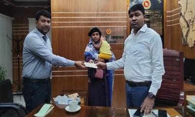 ভূঞাপুরে অসুস্থ ও হতদরিদ্রদের মাঝে অনুদানের চেক বিতরণ