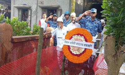 নিহত সামিউল করিমের কবরে বিমানবাহিনীর পুষ্পস্তবক অর্পণ