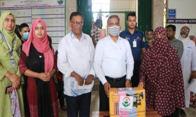উপার্জনের পথ পেলেন অসহায় দুই নারী ও এক মাদকাসক্ত যুবক
