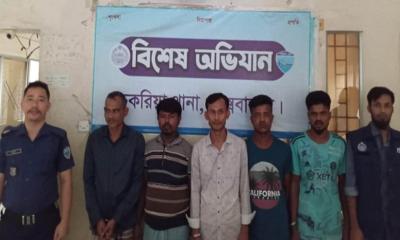 চকরিয়ায় থানার অভিযানে পরোয়ানাভুক্ত ৫ আসামি গ্রেপ্তার