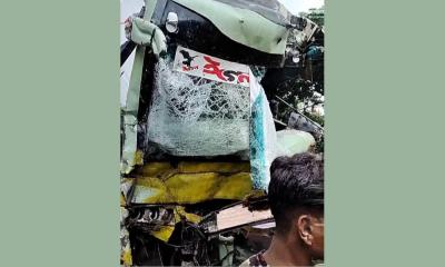 চকরিয়ায় বাস-মোটরসাইকেলের ত্রিমুখী সংঘর্ষে আহত ৫
