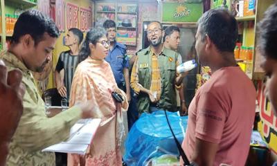 চৌগাছায় ভ্রাম্যমাণ আদালতের অভিযানে ৫ দোকানিকে জরিমানা