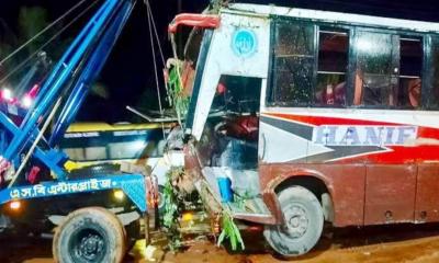 কক্সবাজারে বাস খাদে পড়ে দুই যাত্রী নিহত, আহত ৫