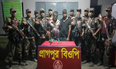 দৌলতপুর সীমান্তে পৃথক অভিযানে অস্ত্র ও গুলিসহ আটক দুইজন