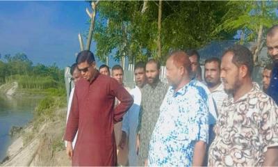 করতোয়া ভাঙনে শতাধিক পরিবার ঝুঁকিতে, ক্ষতিগ্রস্তদের পাশে দাঁড়ালেন আজাদ