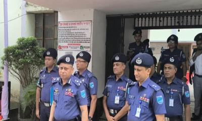শিবচরে নিজ থানায় ডিআইজি রেজাউল করিম মল্লিকের গাড়ি উপহার