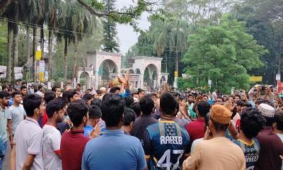 এনসিপি নেতাদের ওপর হামলার প্রতিবাদে কুষ্টিয়া-খুলনা মহাসড়ক অবরোধ