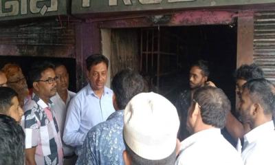 ফরিদপুরে অগ্নিকাণ্ডে দুটি দোকান পুড়ে ছাই, অর্ধকোটি টাকার ক্ষতি