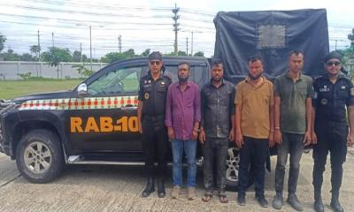 ফরিদপুরে ভুয়া র‌্যাবকে আটক করতে গিয়ে জনতার রোষানলে আসল র‌্যাব, আটক ৫