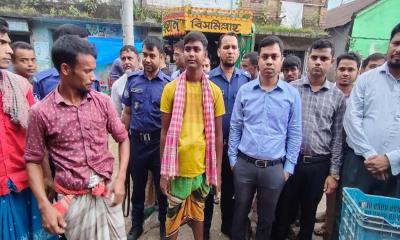 গুরুদাসপুরে মরা মুরগি বিক্রি: মোবাইল কোর্টে জরিমানা