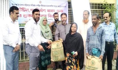 ঈশ্বরগঞ্জে দুর্যোগ ও অগ্নিকাণ্ডে ক্ষতিগ্রস্তদের পাশে উপজেলা প্রশাসন