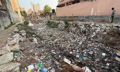 ময়লা-আবর্জনায় ঠাসা ডিএনসিসির খালগুলো