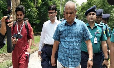 ‘শহীদদের কবরের ইটও ভালো দেওয়া হচ্ছে না’—আক্ষেপ স্বরাষ্ট্র উপদেষ্টার