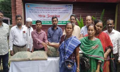 মাটিরাঙ্গায় বিনামূল্যে ধানবীজ-সার বিতরণ