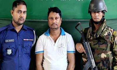মির্জাগঞ্জে যৌথবাহিনীর অভিযানে চিহ্নিত চাঁদাবাজ ও মাদক কারবারি গ্রেপ্তার