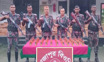 মহেশপুর সীমান্তে নারী-শিশুসহ ১০ জন আটক, পৃথক অভিযানে ভারতীয় মদ উদ্ধার