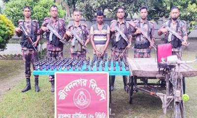 মহেশপুর সীমান্তে বিজিবির টানা অভিযান, মাদকসহ ৯ জন আটক