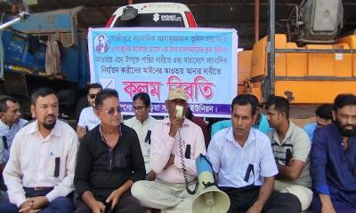 সাংবাদিক হত্যা ও নির্যাতনের প্রতিবাদ: মঠবাড়িয়ায় সাংবাদিকদের কলম বিরতি