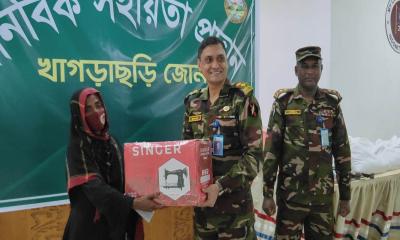 খাগড়াছড়ি সদর জোনের উদ্যোগে সেনাবাহিনীর মানবিক সহায়তা প্রদান