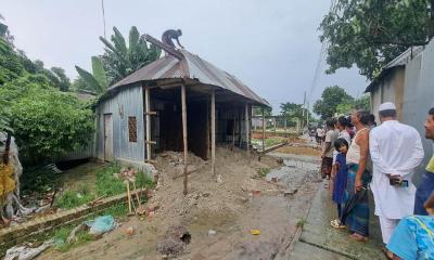 রাজবাড়ীতে নোটিশ ছাড়াই সাবেক মহিলা ভাইস চেয়ারম্যানের বাড়ি ভাঙার অভিযোগ