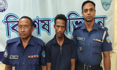 রাঙ্গুনিয়ায় পুলিশের অভিযানে মাদক কারবারি গ্রেপ্তার
