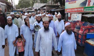 শ্রীপুরে ইমামকে মারধরের অভিযোগে আলেম সমাজের বিক্ষোভ