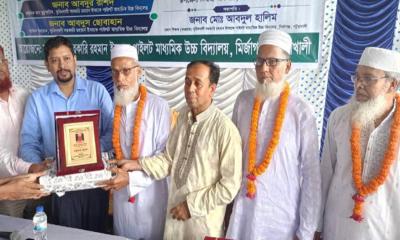 মির্জাগঞ্জে সুবিদখালী সরকারি বিদ্যালয়ের ৪ শিক্ষকসহ ৬ জনকে বিদায় সংবর্ধনা