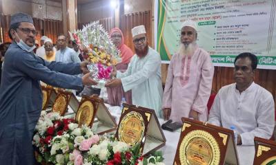 ‘মানহীন কারিকুলামের কারণে গত বছর মাধ্যমিকে ২৫% শিক্ষার্থী ঝরে পড়েছে’