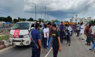 ঠাকুরগাঁওয়ে এনসিপির গাড়িবহরে হামলা
