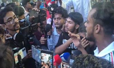 শাহবাগ মোড় থেকে ‘জুলাই যোদ্ধাদের’ ছত্রভঙ্গ করল পুলিশ