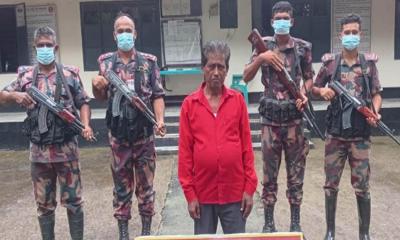 ভারতীয় নাগরিক আটক মহেশপুর সীমান্তে