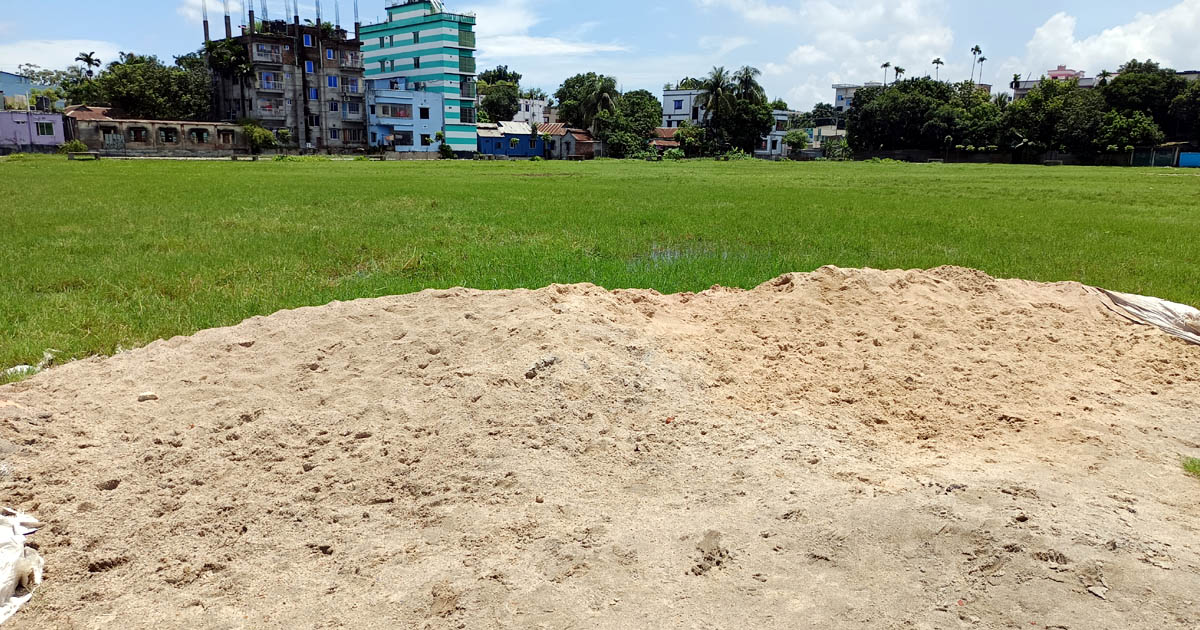 বাণিজ্যমেলার আয়োজনে কটিয়াদী সরকারি কলেজ মাঠ ক্ষতিগ্রস্ত
