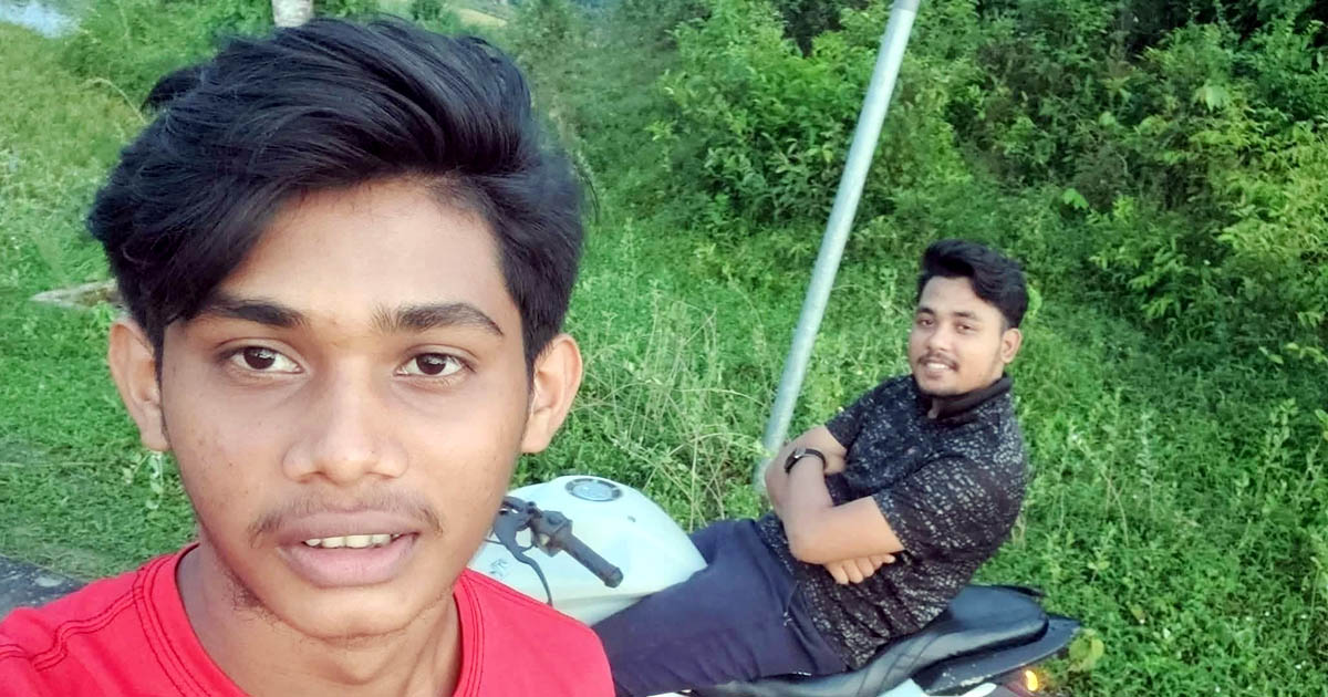 লোহাগাড়ায় সড়ক দুর্ঘটনায় দুই বন্ধু নিহত