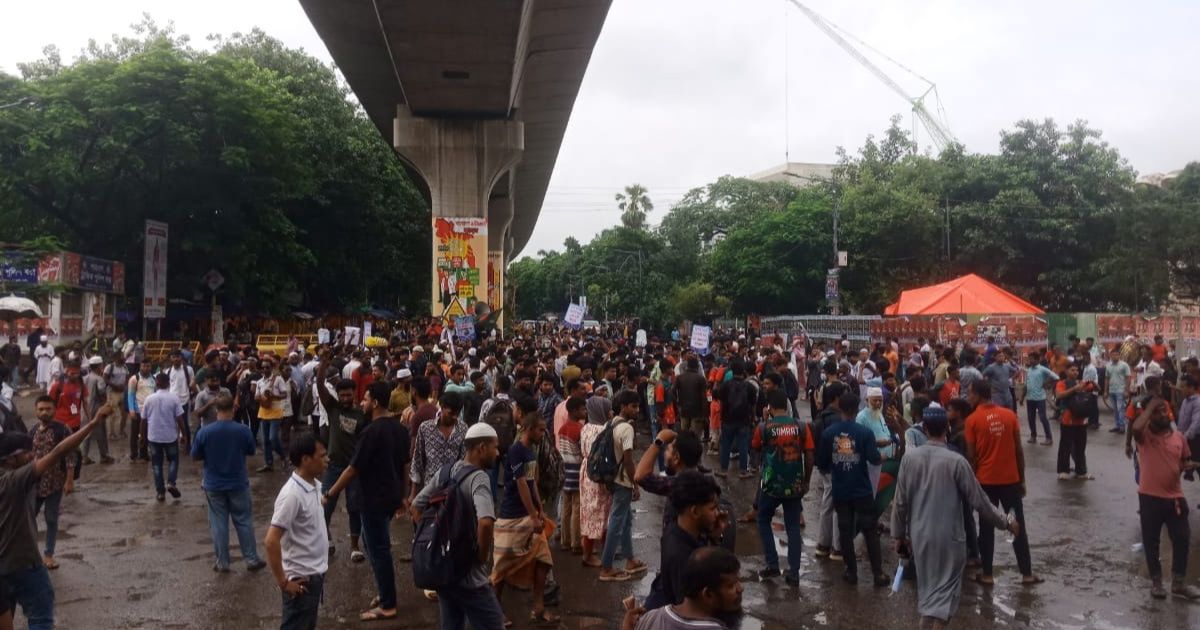 জুলাই সনদের দাবিতে শাহবাগ অবরোধ