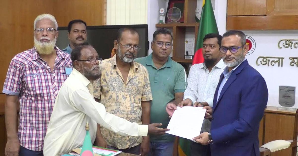 যশোরে ‘জবরদস্তি’ বৈদ্যুতিক লাইন স্থাপন বন্ধে স্মারকলিপি