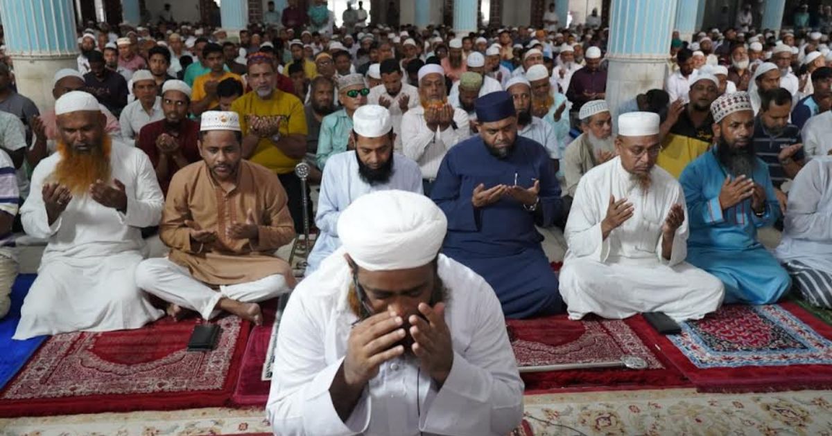 বিমান বিধ্বস্তের ঘটনায় বায়তুল মুকাররমে বিশেষ দোয়া অনুষ্ঠিত 