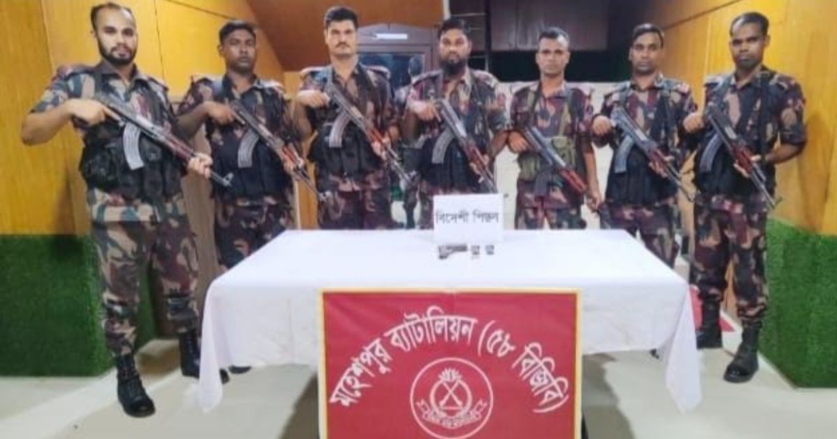 মহেশপুর সীমান্তে পাটক্ষেত থেকে বিদেশি পিস্তল উদ্ধার
