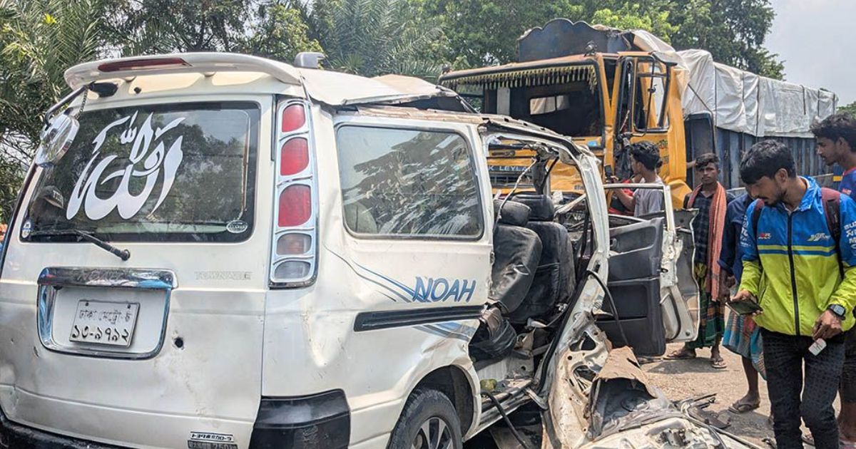 নাটোরে ট্রাক-মাইক্রোবাসের মুখোমুখি সংঘর্ষে নিহত ৬