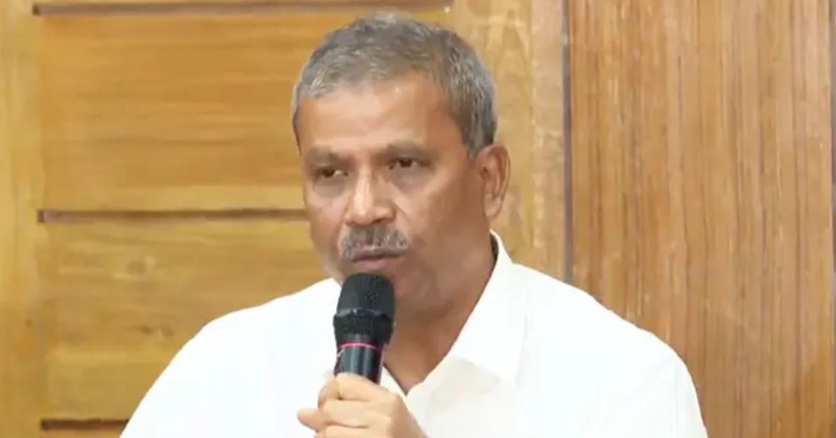 কাউকে গ্রেফতার করতে হলে পরিচয়পত্র দেখাতে হবে