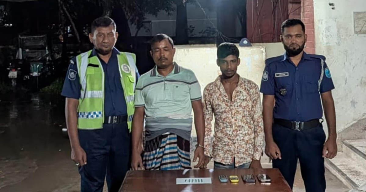 বোয়ালমারীতে যৌথ বাহিনীর অভিযানে মাদকসহ গ্রেপ্তার ২