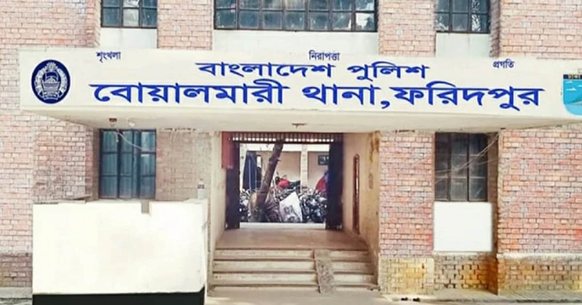 বোয়ালমারীতে ট্রাক চাপায় ভ্যানচালক নিহত