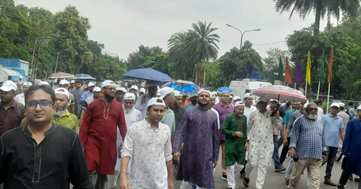 জুলাই গণঅভ্যুত্থান দিবসে বৃষ্টিতেও থামেনি মানুষের ঢল