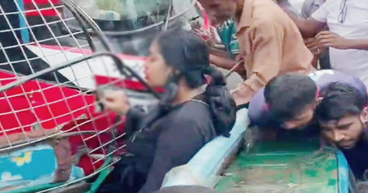 বাস-অটোরিকশা সংঘর্ষে প্রবাস ফেরত যুবক নিহত