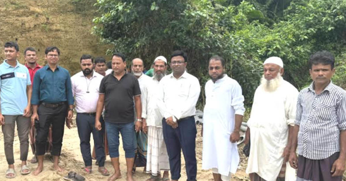 সাতকানিয়ায় বালু খেকোদের বিরুদ্ধে ইউএনও’র অভিযান