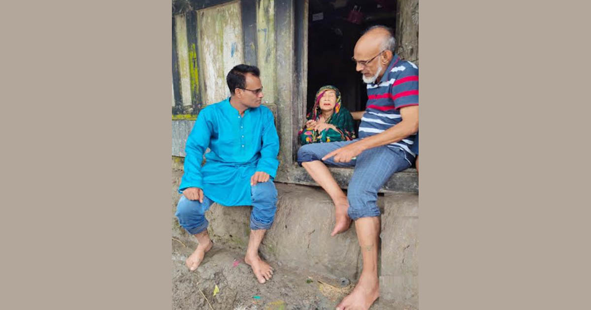 ইন্দুরকানীতে পানিবন্দি মানুষের মাঝে নগদ অর্থ ও ত্রাণ বিতরণ